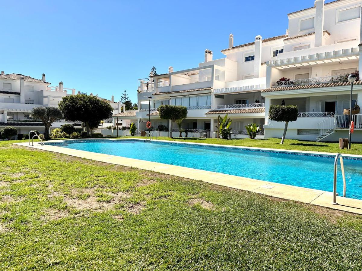 Moderno Apartamento Con Preciosas Vistas Al Mar En Urbanizacion Con Piscina - Rio Real 11 2G 马尔韦利亚 外观 照片
